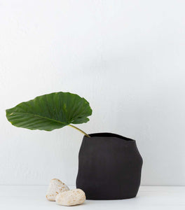 'Chalk' Vase / Tall / Ebony