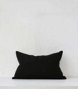 Organic Ribbed Cushion w Feather Inner / 40x60cm / Noir