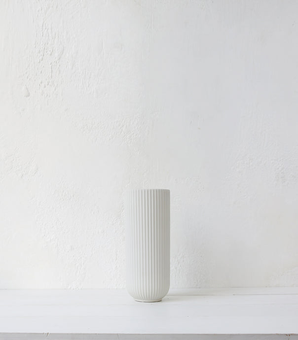 'Anri' Ribbed Ceramic Vase / Large / White