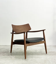 'Brentwood' Armchair / Solid Oak / Leather - Walnut