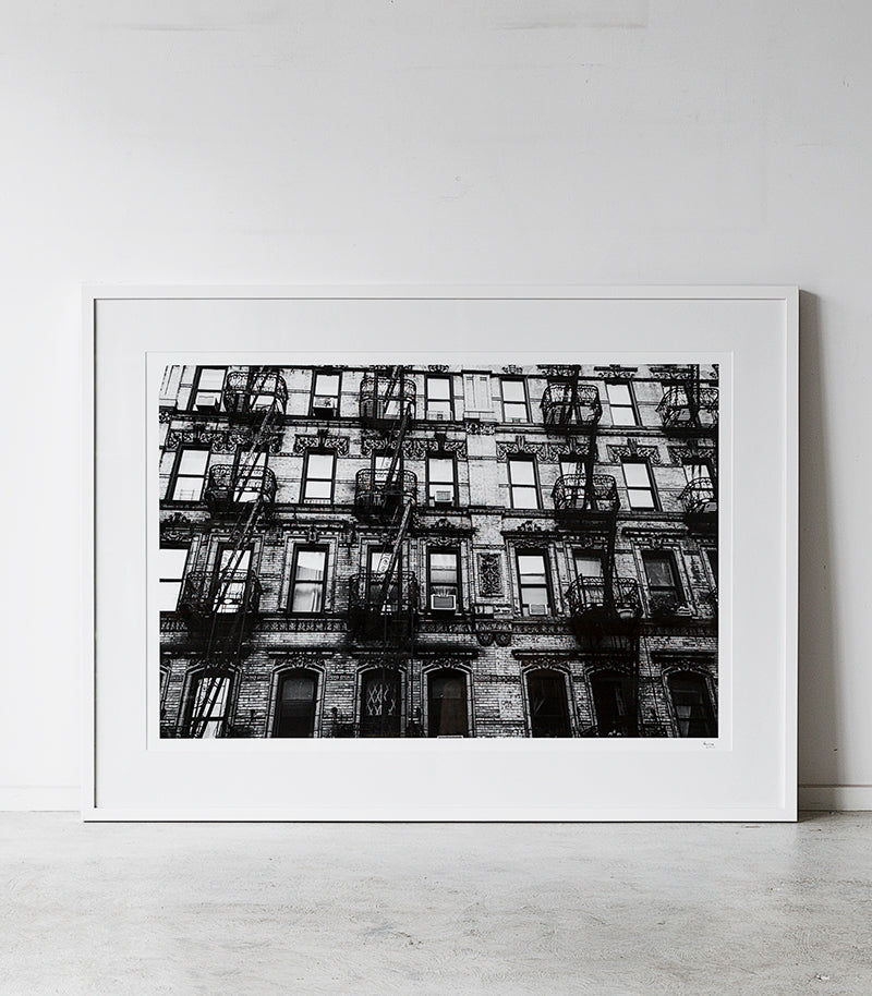 NYC Building B&W Framed Print / 140cm x 104cm / XL