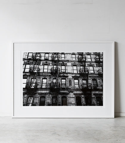 NYC Building B&W Framed Print / 140cm x 104cm / XL