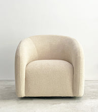 'Newport' Swivel Occasional Chair / Natural