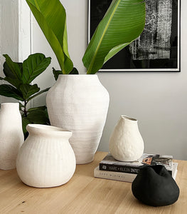'Gaia' Vase / Black / Large