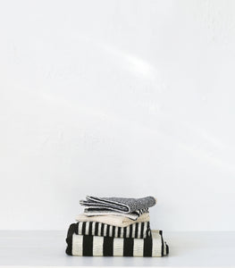 'Raye' Hand Towel / Noir