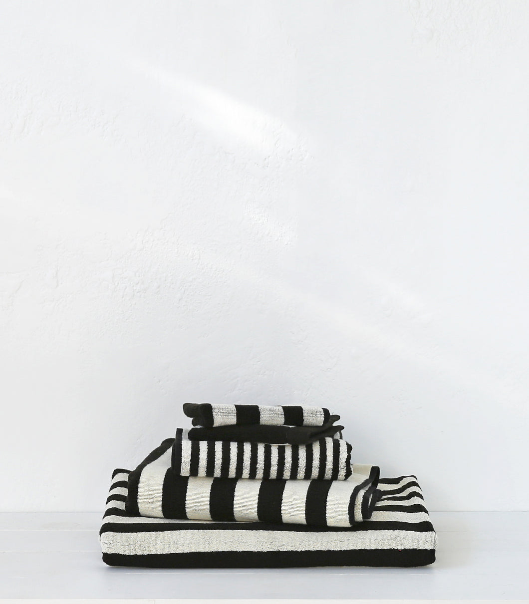 'Raye' Bath Sheet / Noir