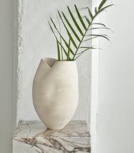 Morph Vase / Ivory / NOT WATERTIGHT
