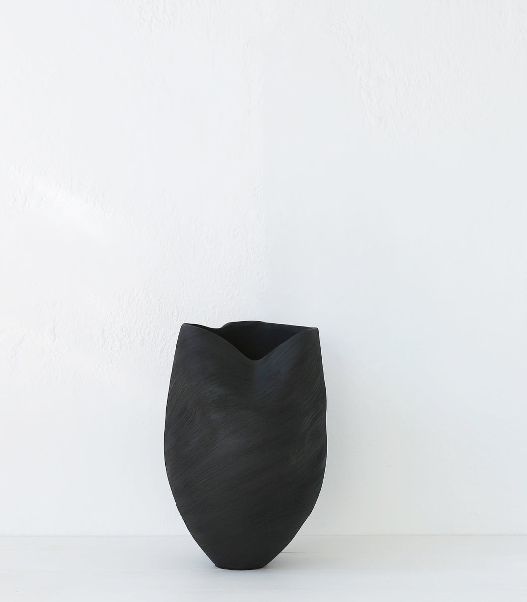 'Morph' Vase / Ebony / NOT WATERTIGHT