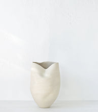 Morph Vase / Ivory / NOT WATERTIGHT
