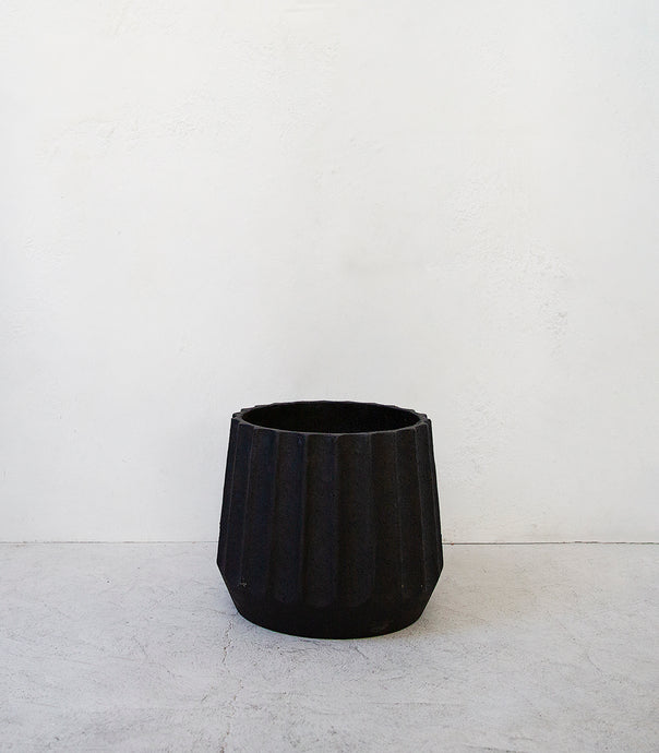 'Finned' Concrete Pot / Black / Small