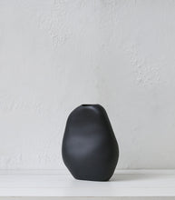 'Harmie' Vase / Black / Large