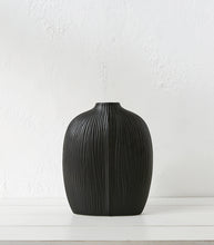Alvi Vase / Large / Black
