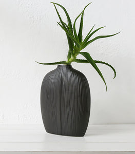 Alvi Vase / Large / Black