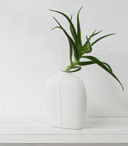 Alvi Vase / Medium / White