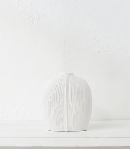 Alvi Vase / Medium / White