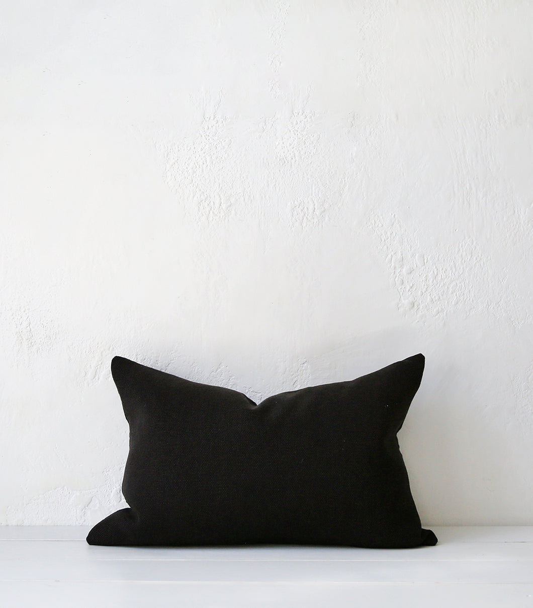 'Chalk' Cushion w Feather Inner / 60x40cm / Black