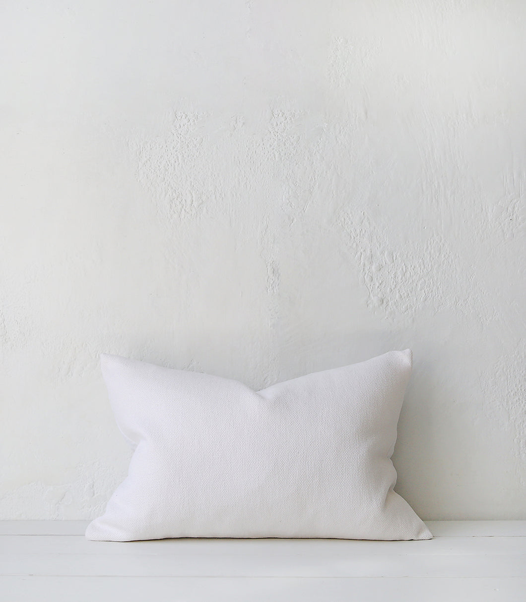 'Chalk' Cushion w Feather Inner / 60x40cm / White