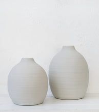 Curved Vase / Grey / Medium