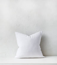Meandios Cushion w Feather Inner / 55x55cm / Pebble-Natural