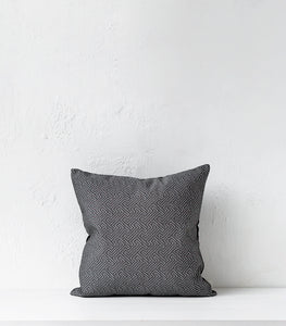 Outdoor / 'Maze' Cushion w Outdoor Inner / 55x55cm / Onyx