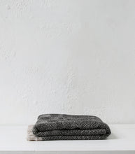 'Seminyak' 100% Wool Throw / 130x170cm / Black