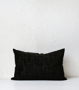 'Vintage Velvet' Cushion w Feather Inner / 40x60cm / Onyx