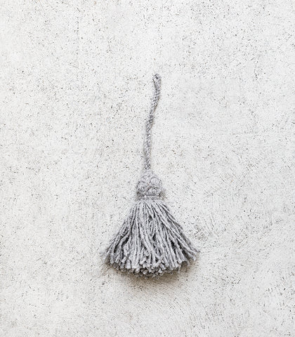 Wool Tassel / Grey